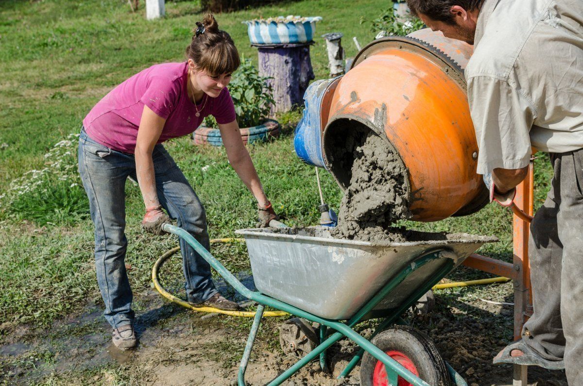 The best concrete mixers for summer cottages and houses for 2026