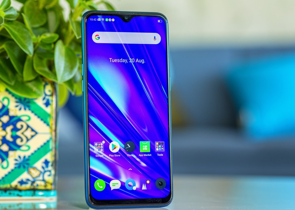 Realme Q smartphone - pros and cons