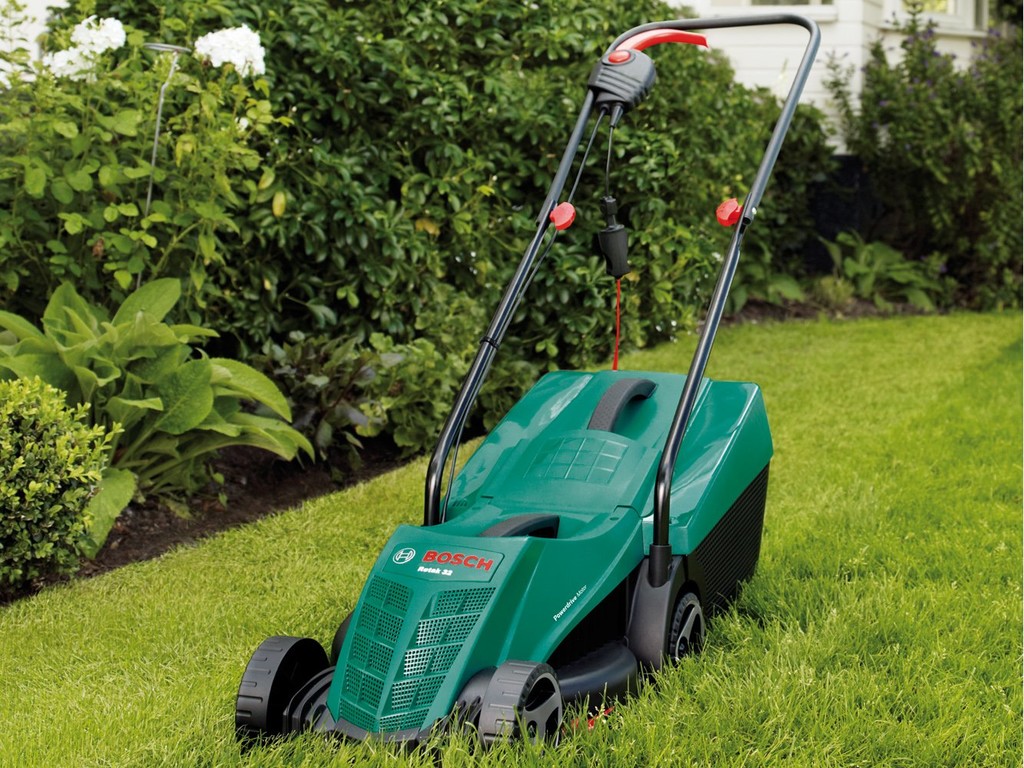 Rating of the best electric lawn mowers for summer cottages in 2026