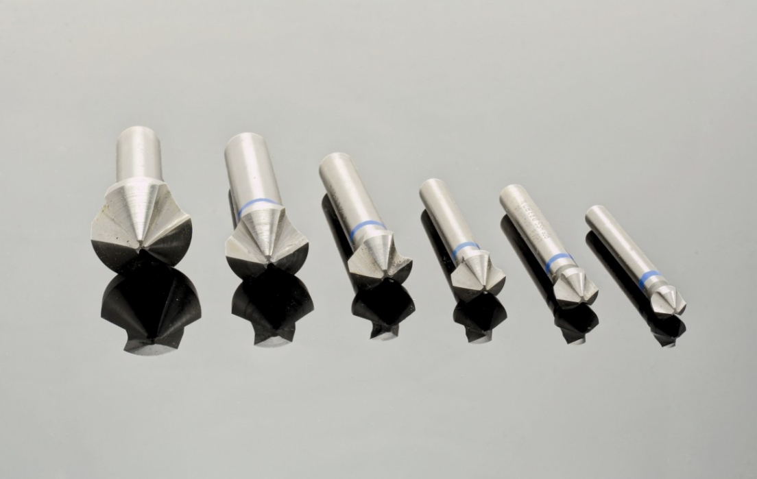 Rating of the best milling cutters for a hand router for 2026