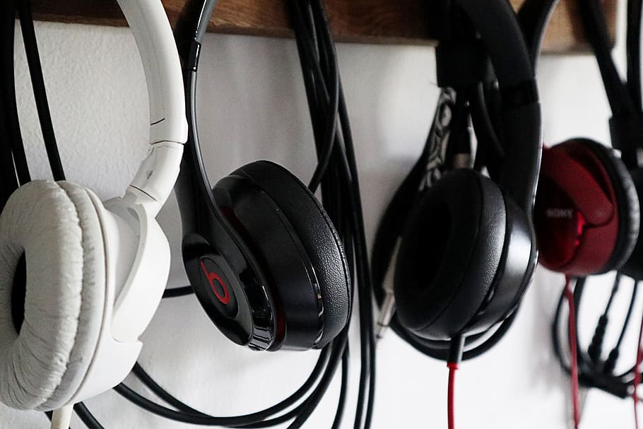 Rating of the best headphones with quality sound in 2026